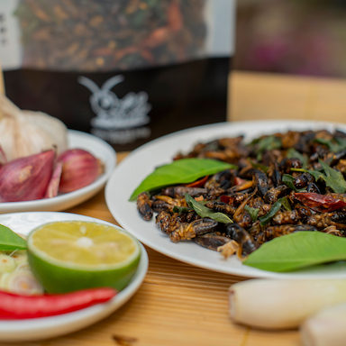 Dế sấy cay giòn